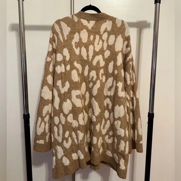Impressions Boutique Maple Mornings Leopard Print Cardigan - Picture 3 of 3